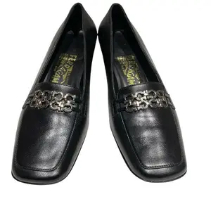 Pre-owned SALVATORE FERRAGAMO Calfskin Small Leather Goods Gancini Chain Leather Pumps
