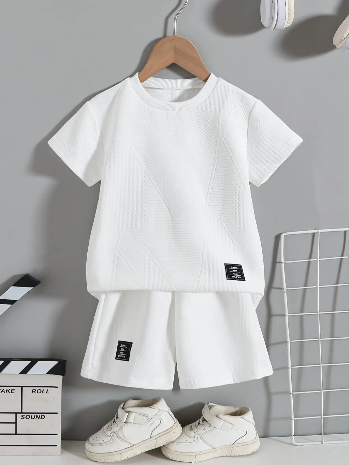 Two-Piece Set Boy's Solid Patched Short Sleeve Tee & Shorts, Casual Round Neck T-shirt & Shorts for Summer, Kids Clothes for Daily Wear