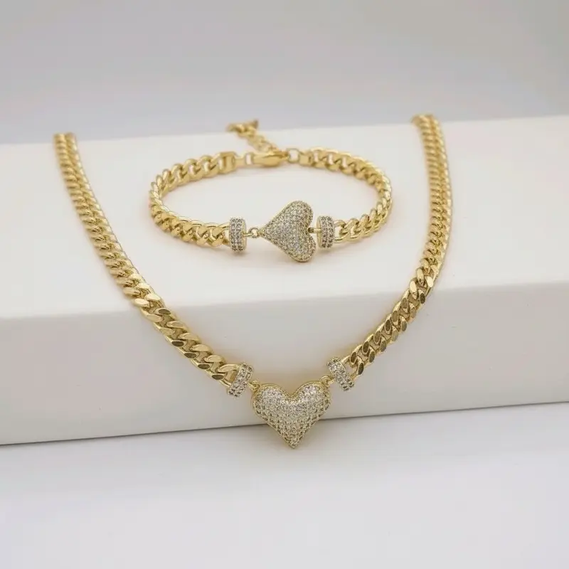 Cadena y brazalete estilo corazón Gold plated