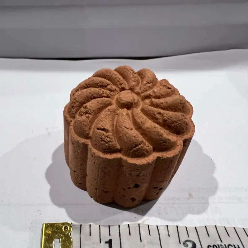 MISELANEA Clay piece/ pieza de barro  with pieces of Caolin. Made in Mexico