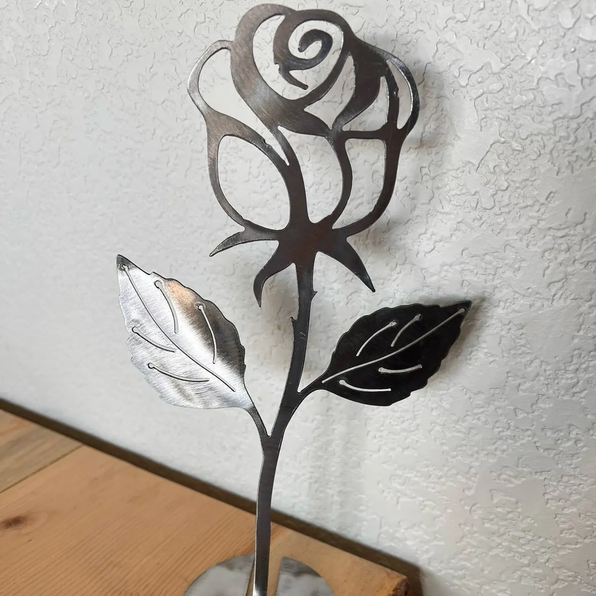 2D metal rose with stand