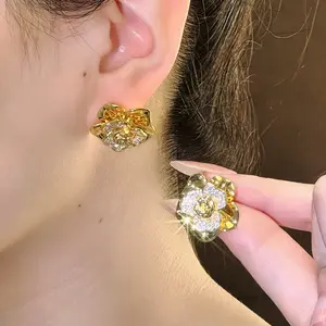 Exquisite Craftsmanship Floral Statement Earrings Clip-on Earrings for Women Versatile Daily Office Wear Fashion Studs