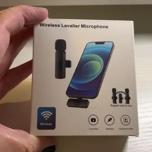 Professional Wireless Lavalier Microphone, USB Rechargeable Plug-and-Play Lapel Mic for Video Recording, Teaching, Interviews and Podcasts