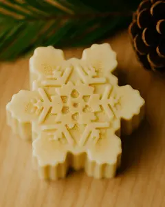 Arctic Snowflake – Luxury Handmade Christmas Soap with Cinnamon & Lime (3oz / 85g)