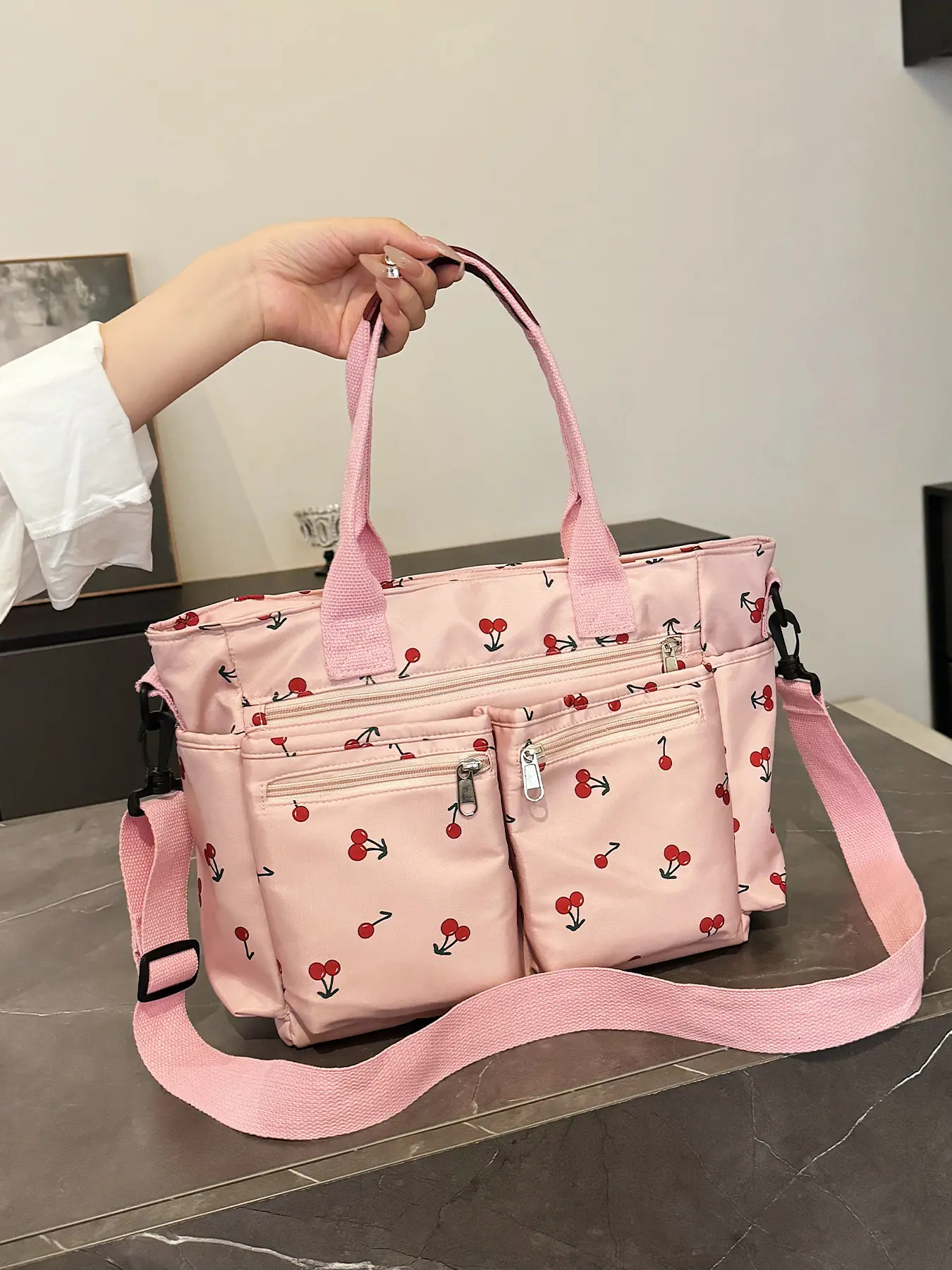 Fashionable Women's Tote Bag in Simple Retro Style, Small Size for Daily Commuting, Shopping and Work, Versatile and Fresh Design