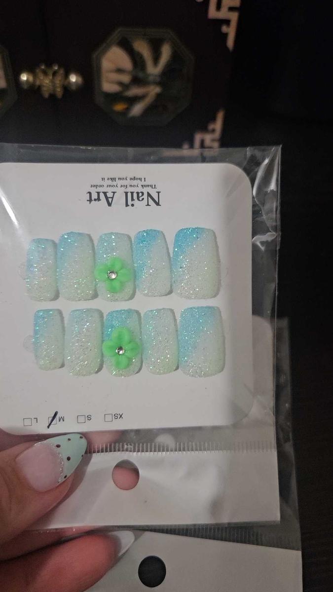 Item: M(short/medium), $25.99 9bags, host:Tessa