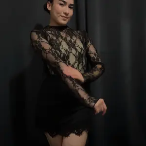 Encaje Shirt - Elegant Black Lace Top with Long Sleeves and Intricate Patterns for a Chic Look