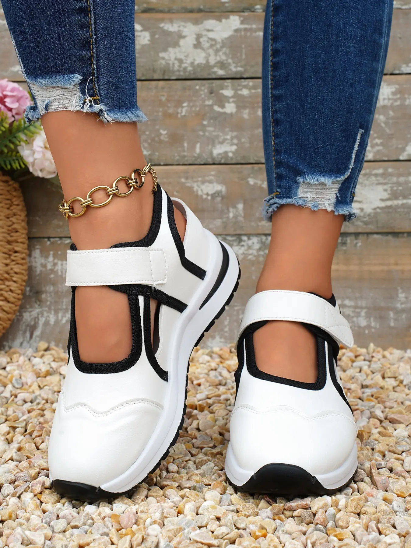 Summer Hollow Out Breathable Velcro Shoes for Women, Lightweight Soft Sole Casual Sports Shoes, Versatile Mary Jane Sandals