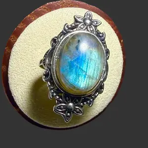 High Grade Natural Labradorite Crystal Ring - Silver-Plated Copper，Multicolor Crystal Design, Adjustable Fit, Natural Materials, Authenticity Key