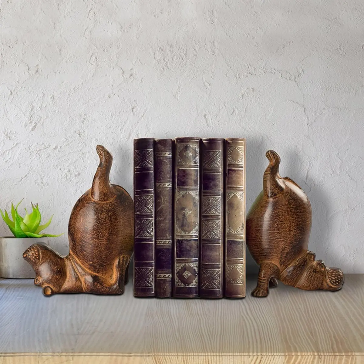 SPI Home 41001 6.5 x 5.5 in. Acrobatic Hippo Bookends - Aluminum