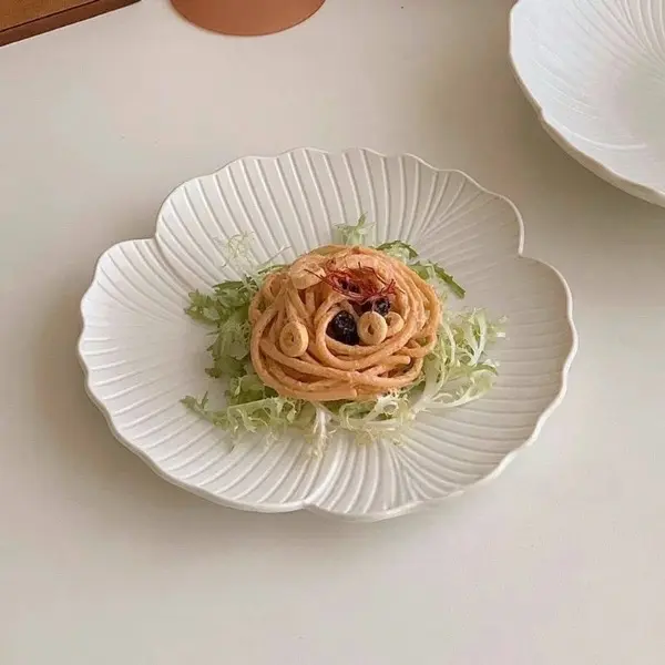 Flower-shaped Ceramic Tableware for Household Pasta Plates with Fruit Salad Design