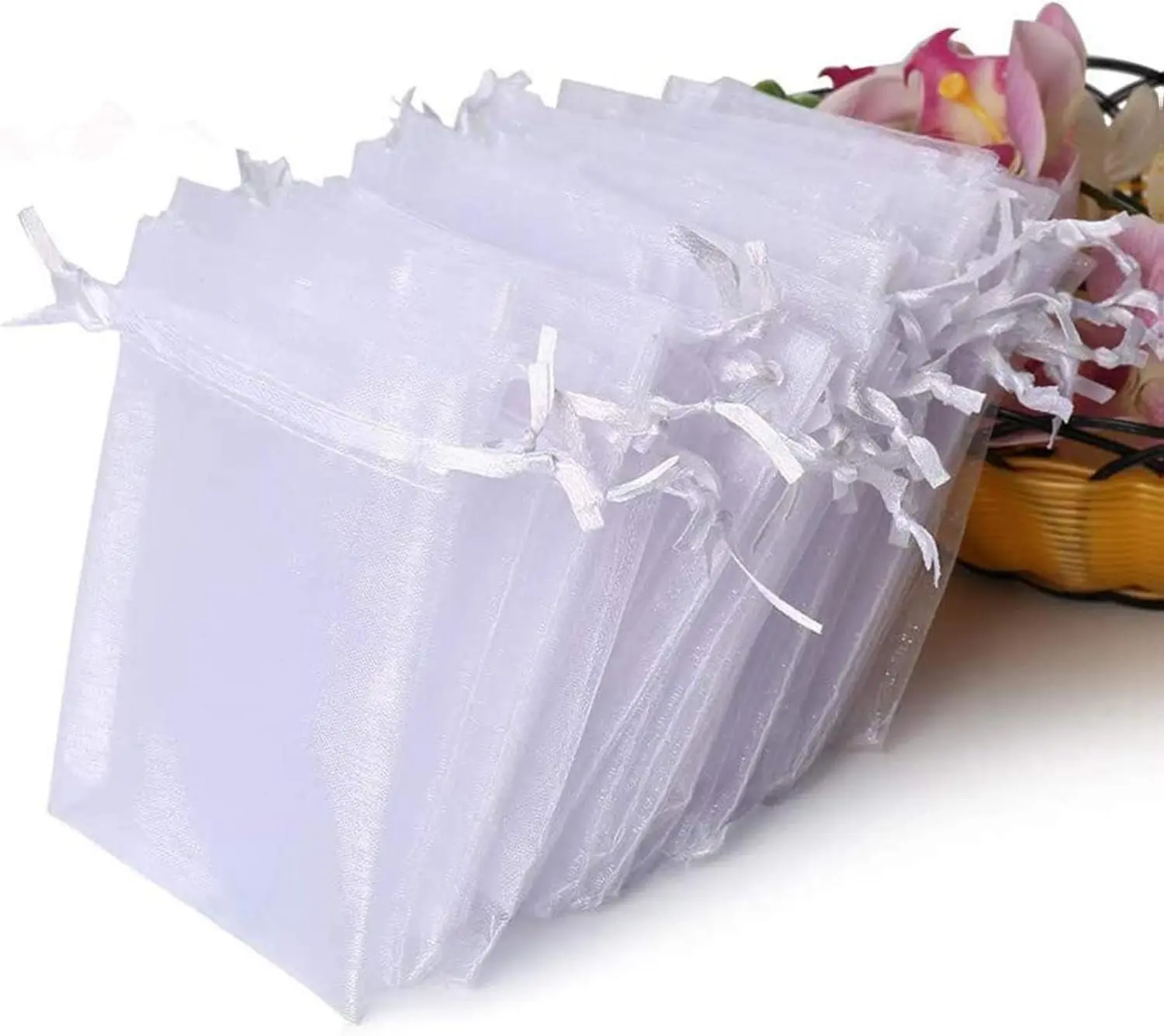 100PCS Durable Unisex Premium Sheer Look Organza Fabric Bags, 4x4.72in White Seamless Seams Wedding Gift Favor Holders, Elegant Party Bags & Package for Gift Packaging, Wedding (Bathroom Soaps, Makeup Wrapping Supplies)