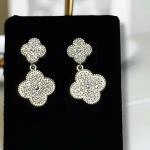 Women’s 925 silver earrings with a clover flower  design