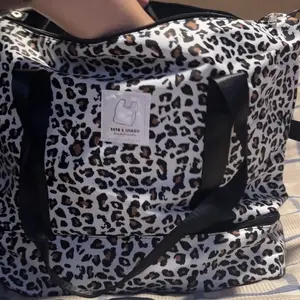 Leopard Print Large Capacity Travel Bag, Lightweight Short-distance Travel Bag, Multi-functional Suitcase Shoulder Bag for Women & Men