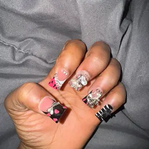 Pink & Black 3D Rhinestone Press-On Nails Luxury Duck Shape False Nails with Floral & Glitter Designs for Nail Art