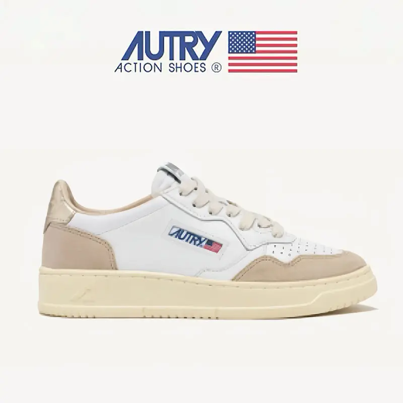 Grayish-white gold tail