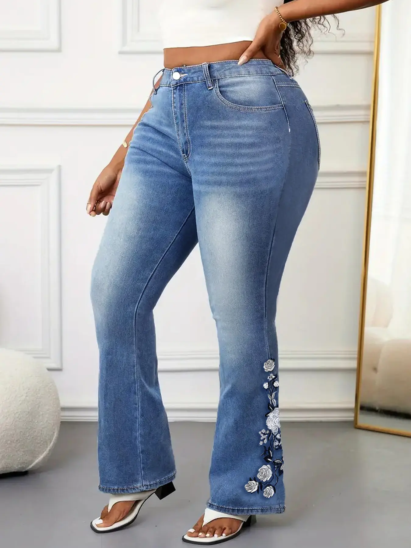 Plus Size Bell Bottoms Jeans for Women, Flower Embroidery Design Slim Fit Flare Jeans, High Rise Medium Wash Denim Pants, Vintage Fashion Fall Jeans