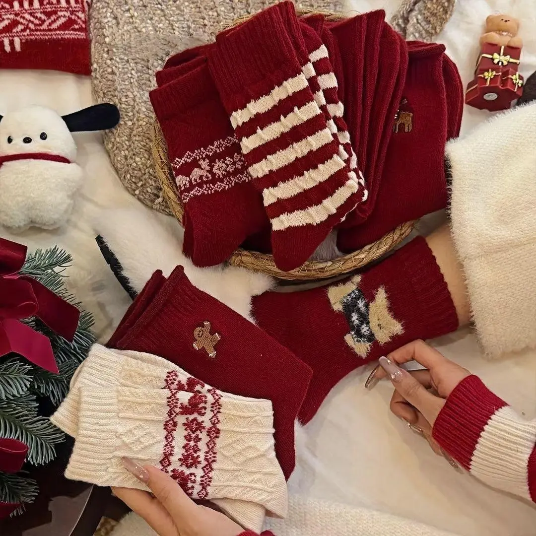 Women's Mid-Calf Casual Socks - New Arrival Autumn Winter Cartoon Prints (Snowmen, Santa Claus, Snowflake) Slip-Resistant European-American Style Holiday Socks Womenswear
