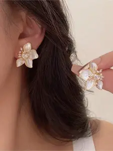 Elegant Flower Earrings for Women High-Quality Material Versatile Design Suitable for Daily Wear Parties Banquets Casual Outings and Vacations