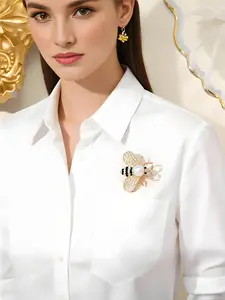2026 New Bee Brooch, Luxury Light Luxury Chest Flower, Suit Anti-Exposure Pin Clip, High-End Fashion Accessory, Elegant Design, Emblem Badge Decoration
