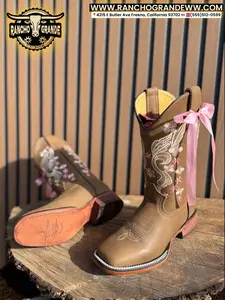 440 Ladies Cowgirl Boots Square Toe Pink Bun-Flowers Genuine Leather / Botas vaqueras para mujer, punta cuadrada, moño rosa, flores, Piel  genuino /