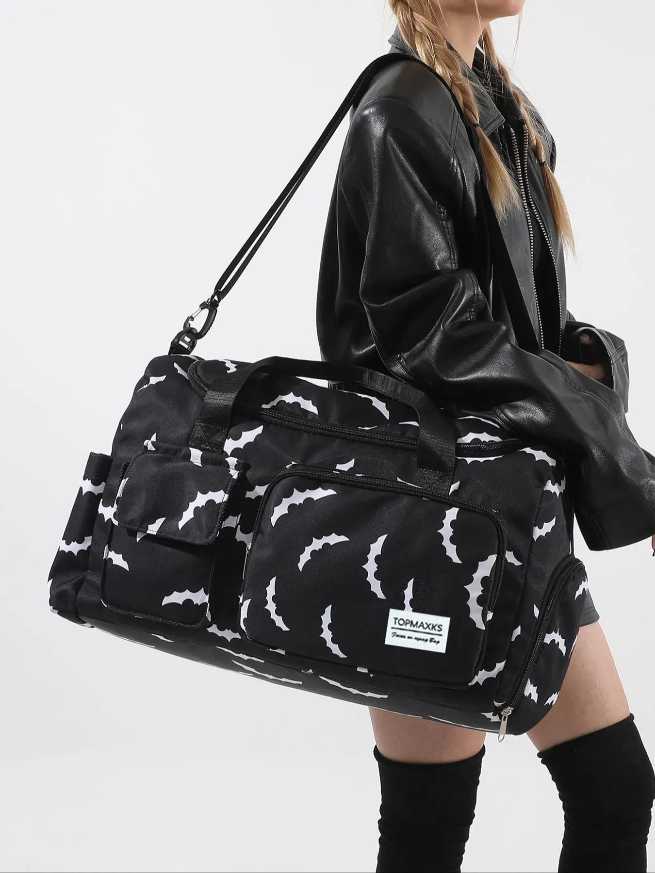 Small niche design street style bat print Zipper travel bag, multi pocket design, detachable shoulder strap, can be carried in a suitcase, large capacity bag, suitable for short distance travel, Travel Duffle Bags, Weekender Bags