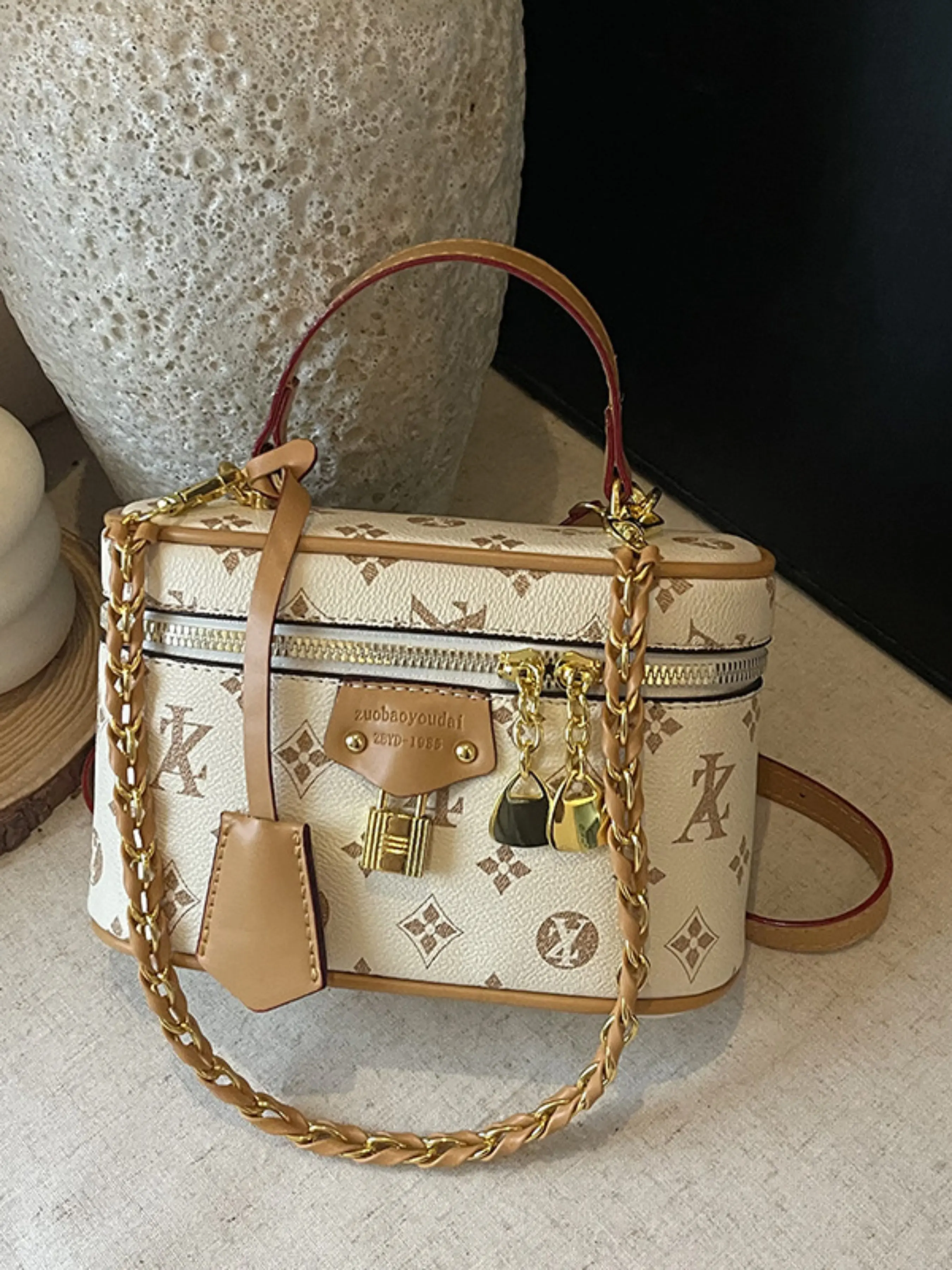 High-end women's bag 2026new retro handbag casual trendy handbag printed box bag shoulder crossbody bag stylish makeup bag Elegant Handbag Fashionable Bucket Bag Fashionable Patterned Bag