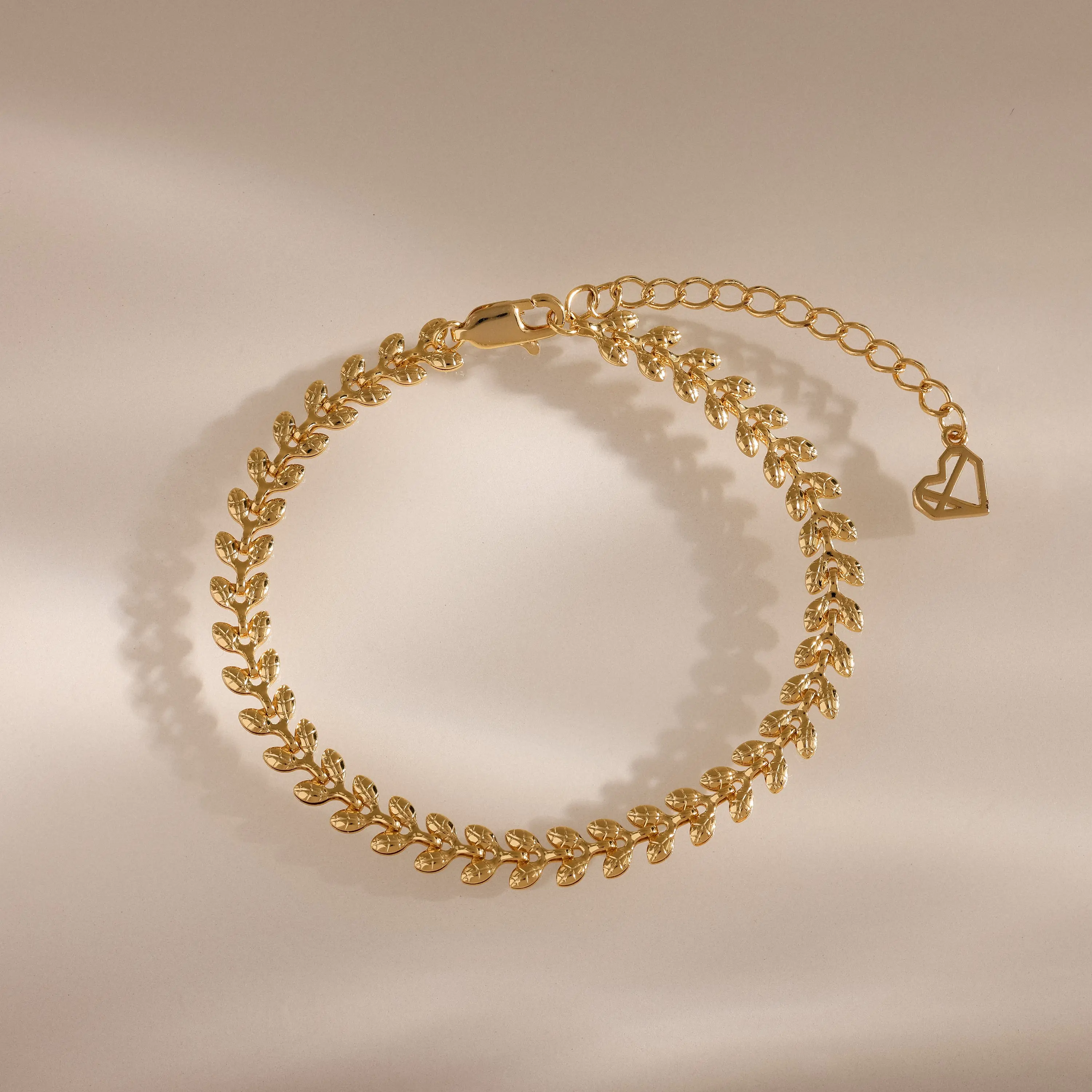 Fishtail Chain Bracelet by Caitlyn Minimalist - Bold Leaf Link Stacking Bracelet - Gold Jewelry - Mom Gift