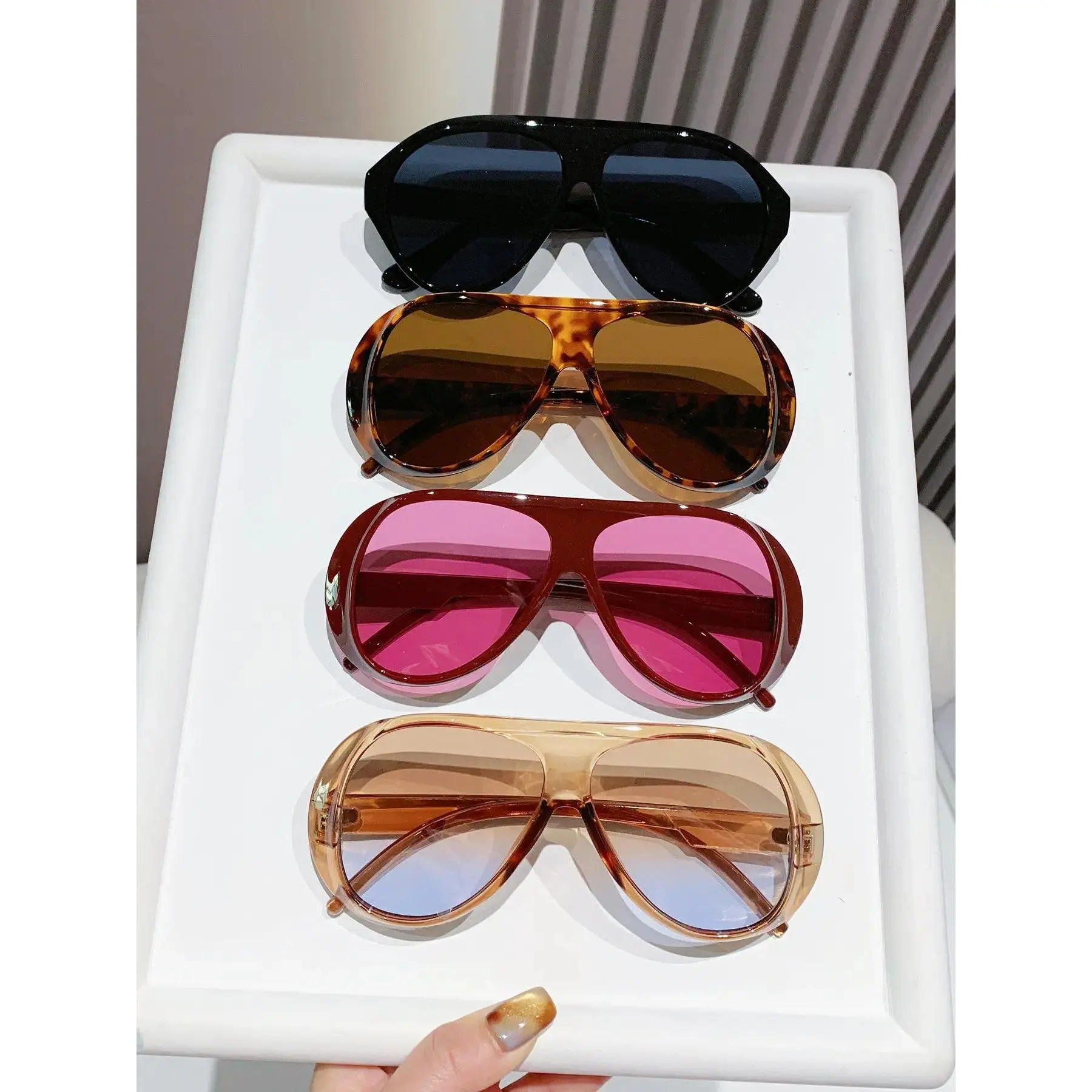 Viral Oversized One-Piece Sunglasses for Women - UV400  display picture 3
