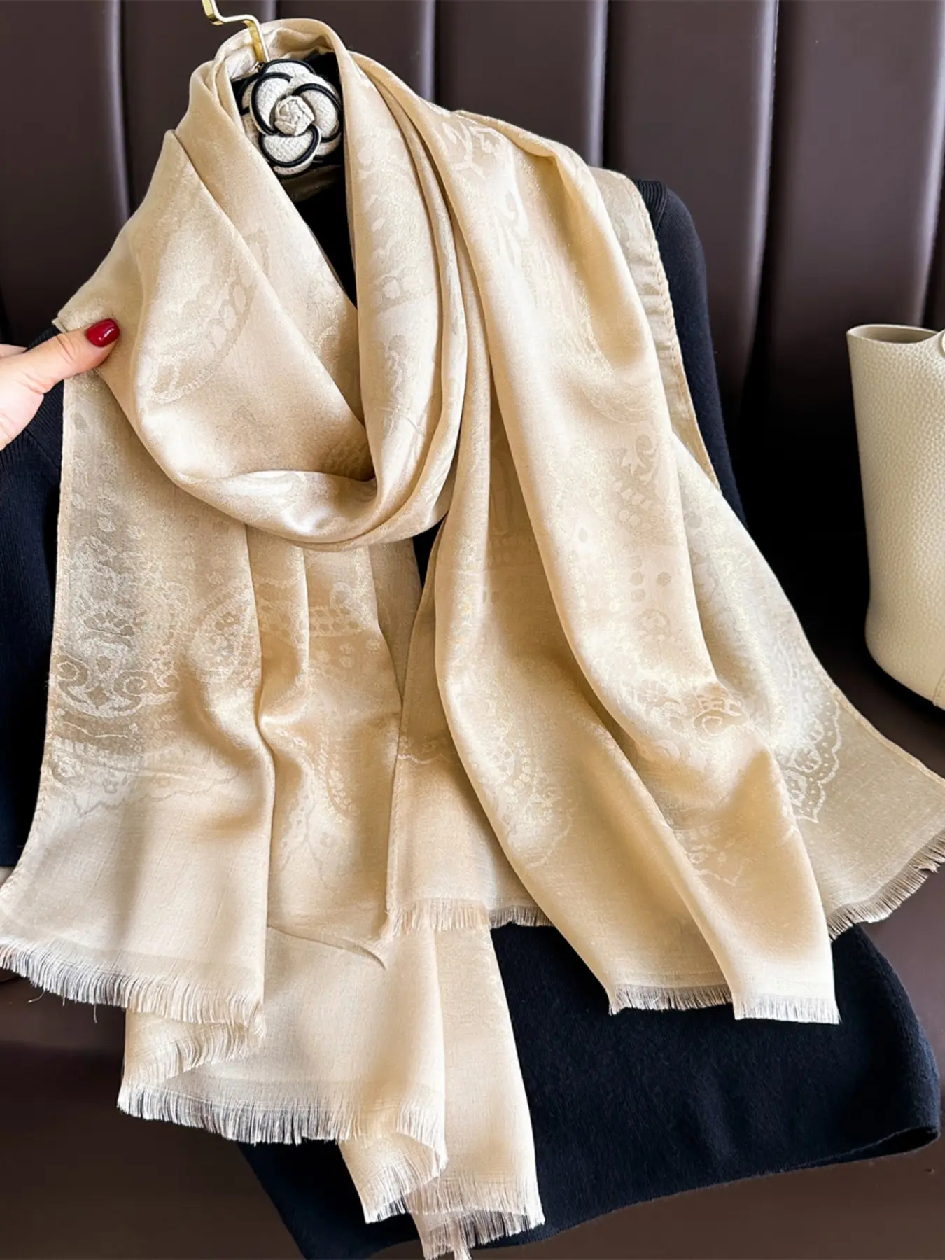 Women's Fashion New Jacquard Scarf, Soft Comfortable Headscarf, Stylish Long Fringe Trim Shawl for Ladies, muslim hijab Perfect Accessory for All Seasons Floral Print Shawl printed scarf Gift, Casual Soft Shawl, Floral Pattern Shawl