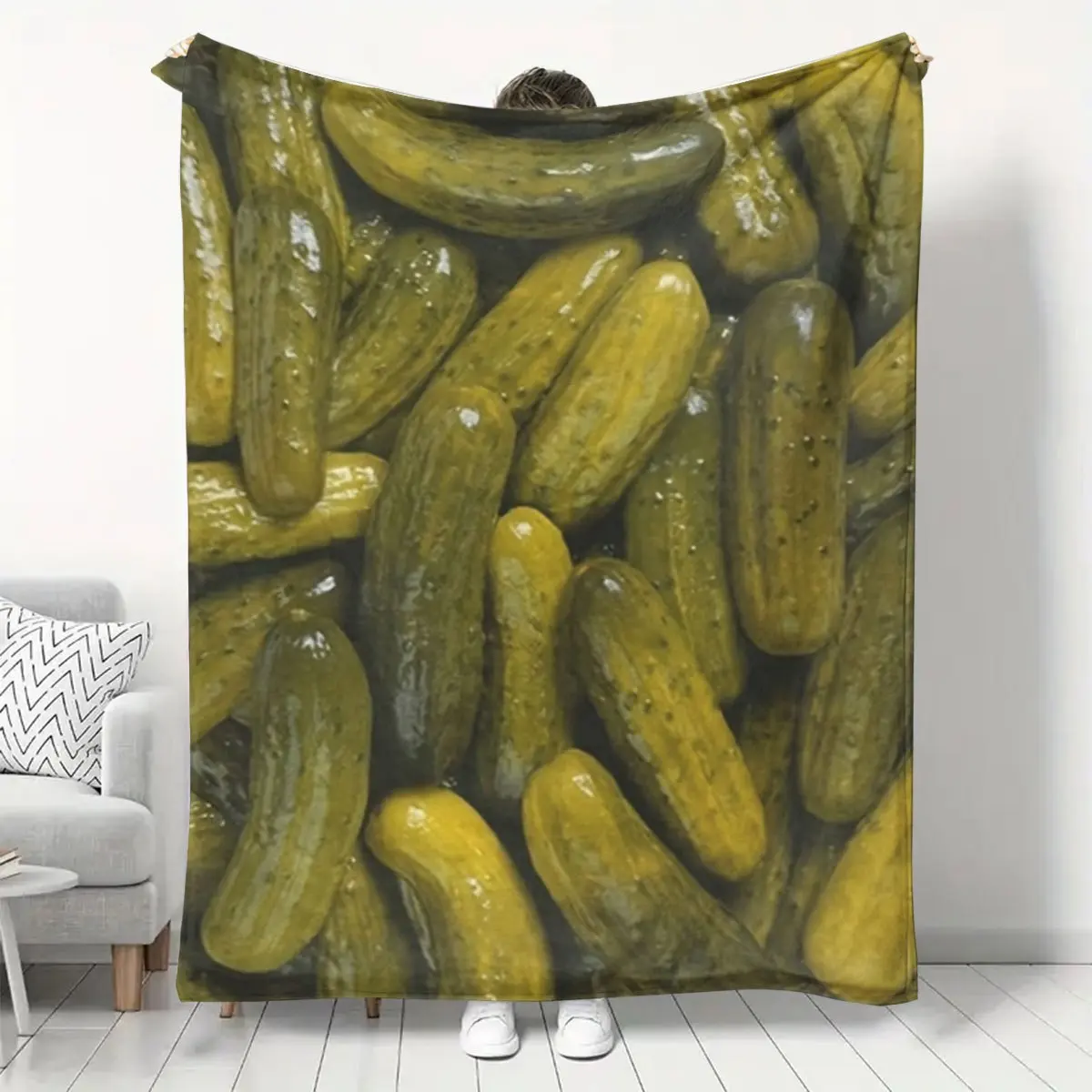 1pc Super Soft 100% Flannel Throw Blanket with Realistic Cucumber & Pickle Design - Plush Winter Blanket for Home, Office, Travel - Machine Washable, Non-Shedding, Cozy Decorative Bedding, Throw Blanket for Bed, Office Comfort Item, Contemporary Style, Pl