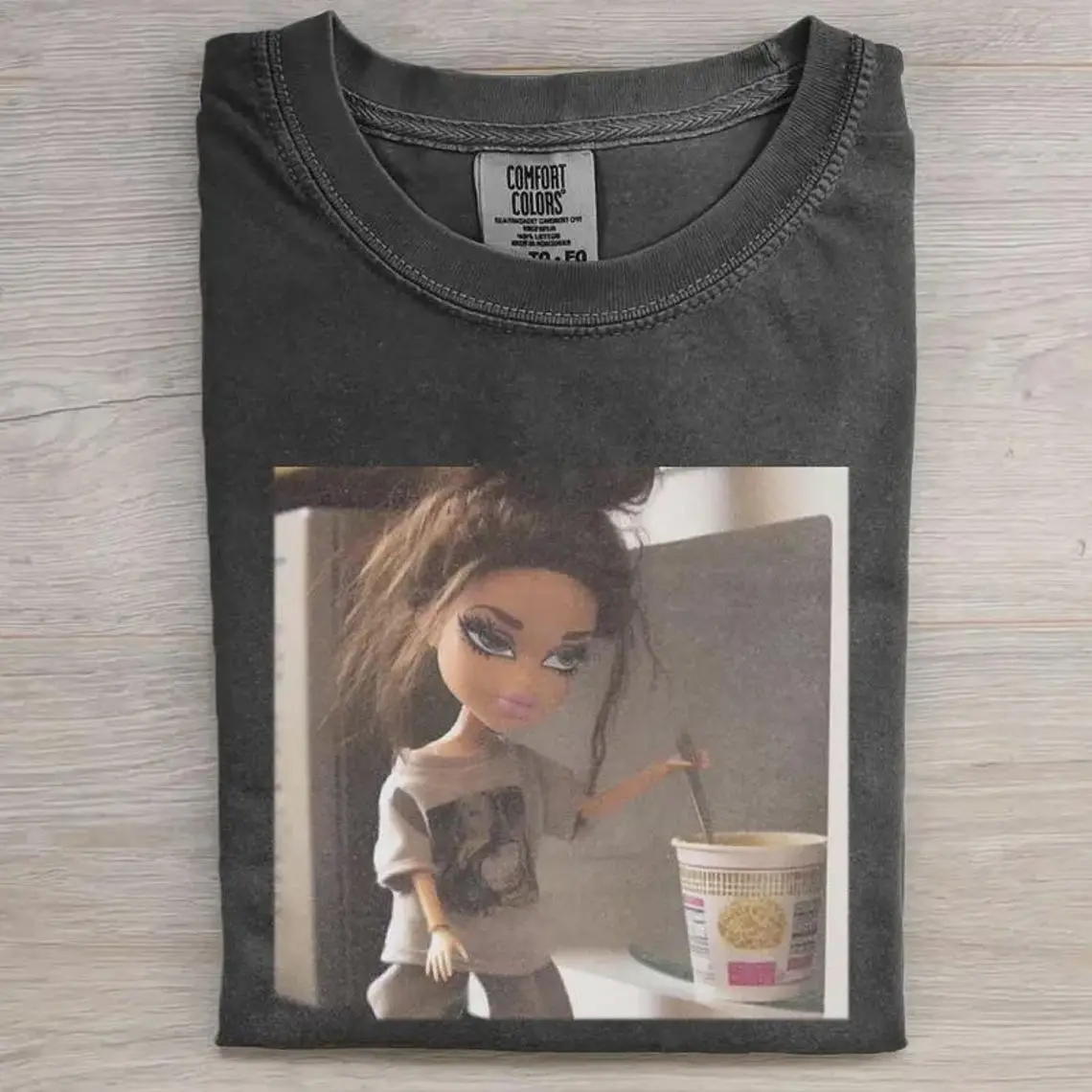 Comfort Colors Unhinged Fashion Baby Doll Eating Noodles Meme T-Shirt, Bratz Girl Relatable Tired Girlhood Graphic Tee, Ironic Y2K Aesthetic Top