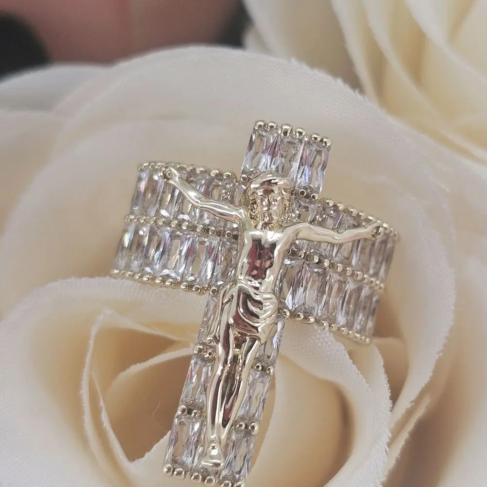 (R120)cross ring, ellgant 14k gold plated diferent siizes available.