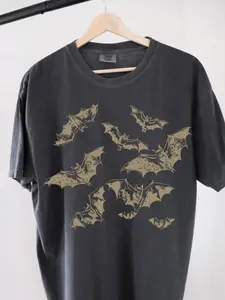 Comfort Colors Vintage 90s Style Bat T-shirt, Retro Gothic Shirt, Vintage Halloween Tee, Goblincore Shirt, Vintage Gothic Vampire Bats Tee