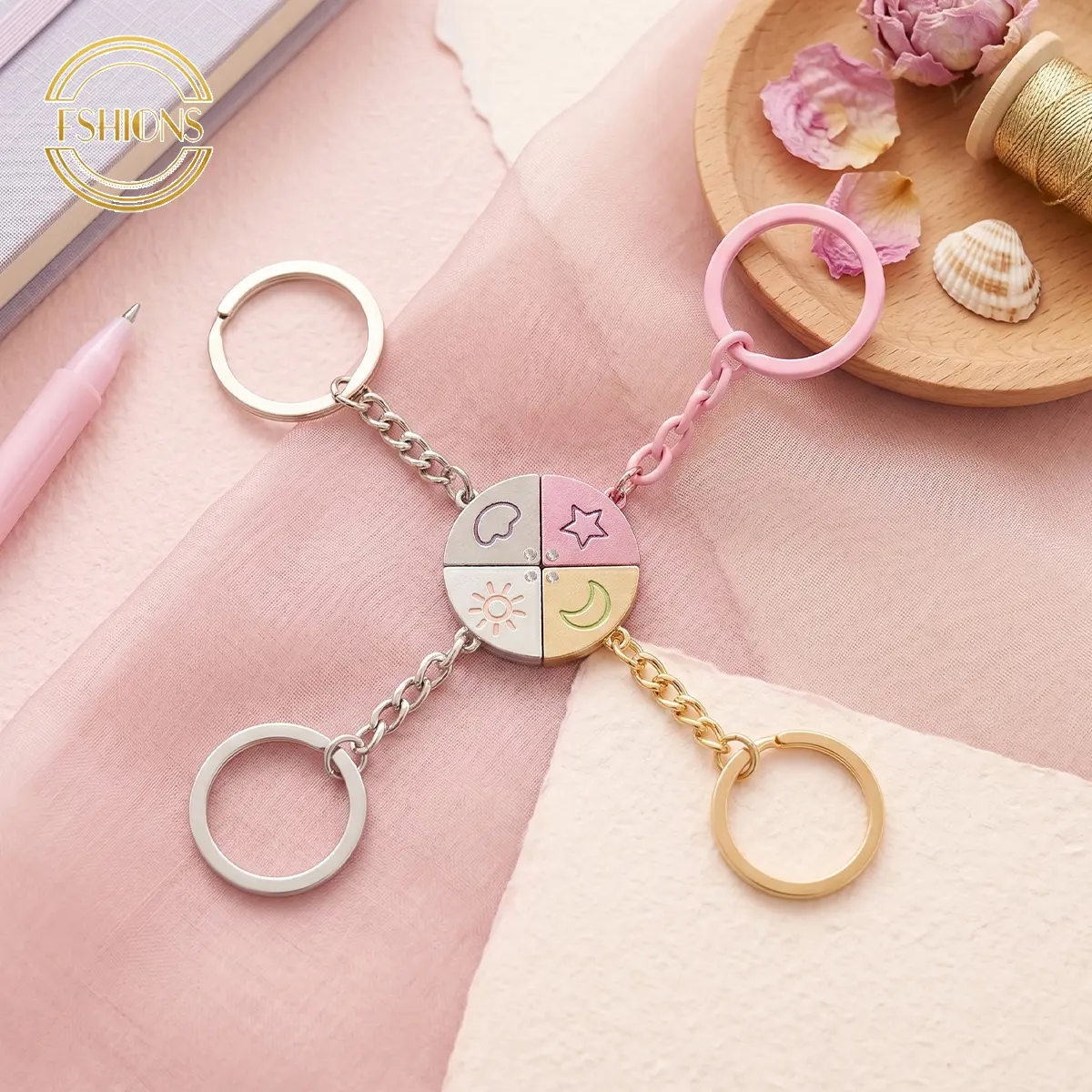 FASHONS Colorful Magnetic Keychain 4-Piece Set Sun Moon Star Cloud Puzzle Matching Friendship Family Couple Keyring Trendy Gift