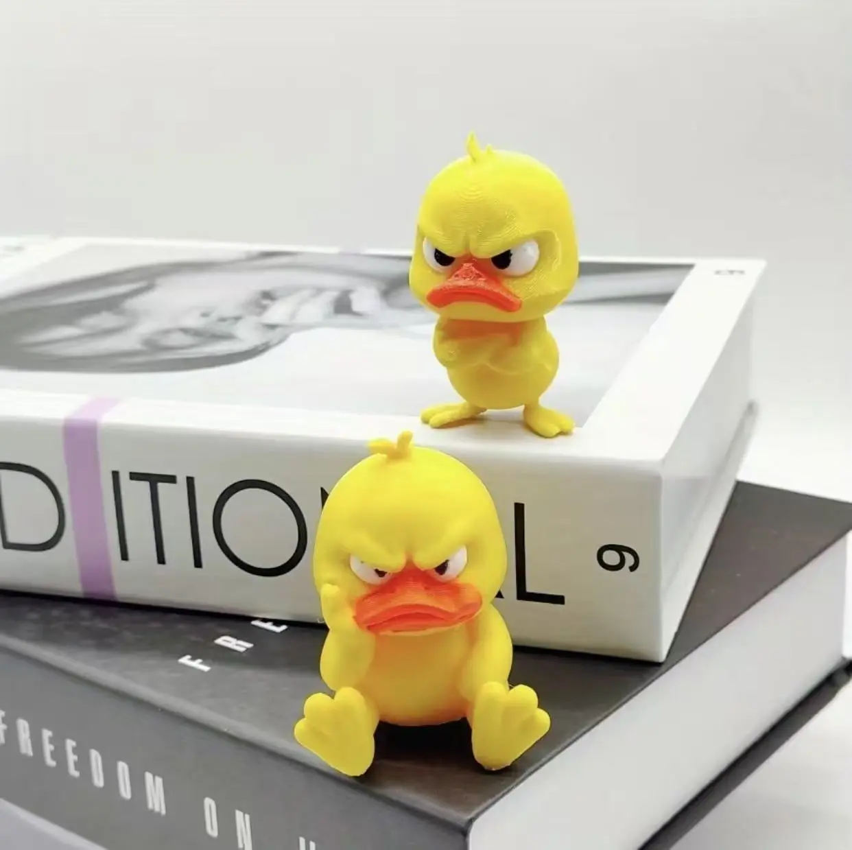 Funny Angry Duck Statue, Cute Cartoon Figurine,Cute Desktop or Car Interior Decoration, Multi-Purpose Indoor-Outdoor Home Decor Gift forFamily and Friends