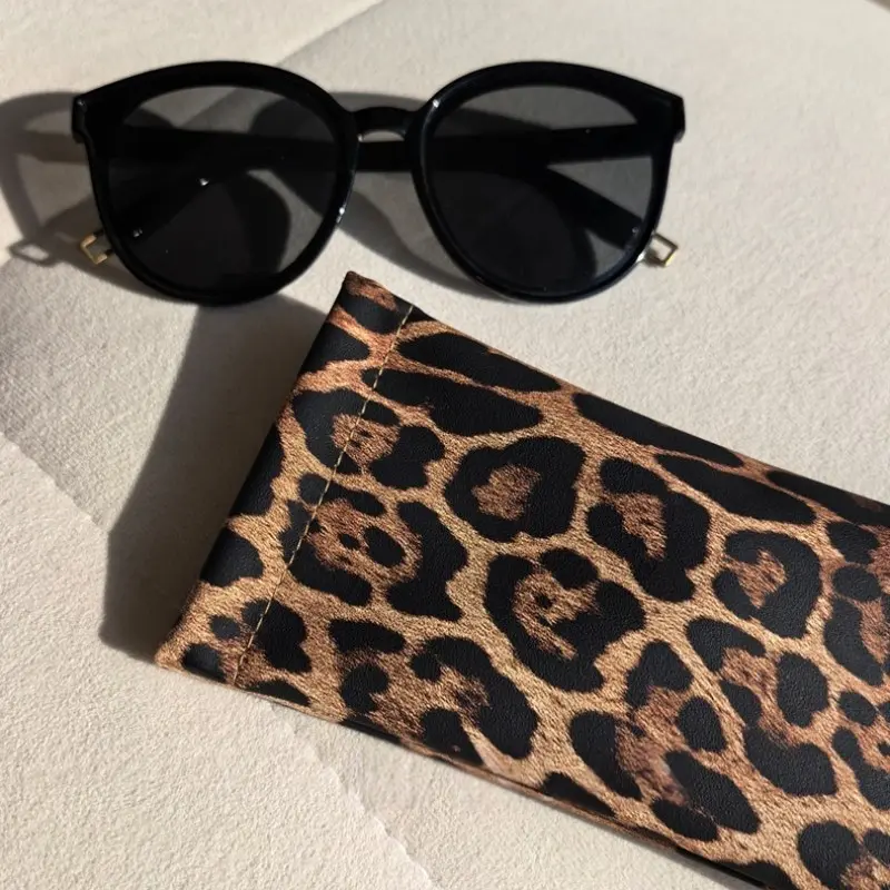 Vintage Leopard Print PU Portable Sunglasses Case, Glasses Holder, Auto-Close Anti-Scratch, Fits Sunglasses, Lipstick, Earphones, All Seasons, Glasses Storage