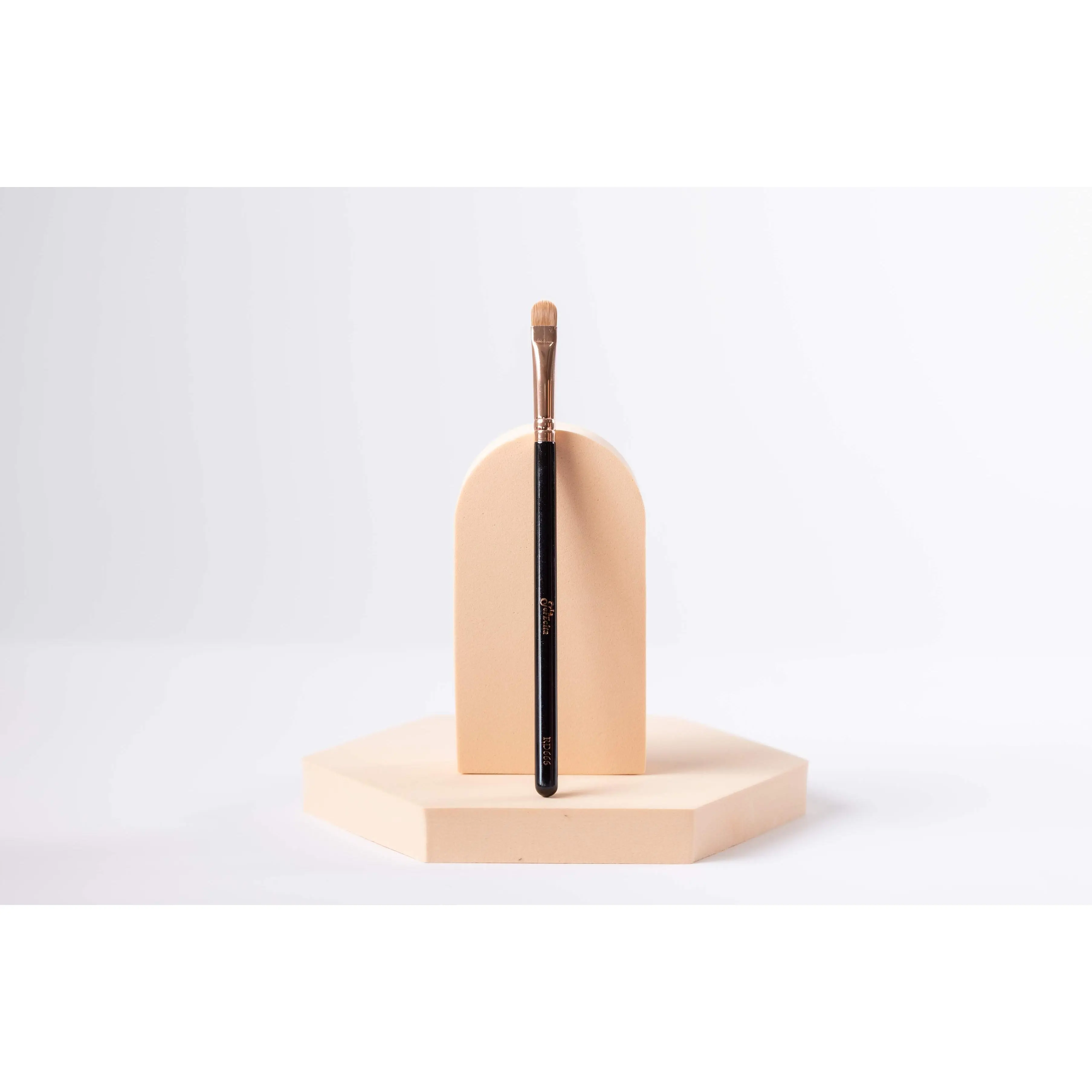 No. RD666 Concealer Brush for Cut Creases & Brows Perfect for Precise Application