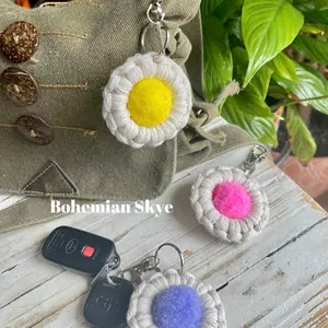 Macrame Pom Pom Daisy petal keychain, gift idea, boho accessories woman key chain