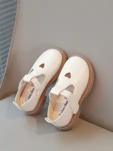 Imitation Leather Flat Shoes, Round Toe Flats, Comfortable Girls Casual Footwear for Daily Wear and Play, Stylish Kids Shoes