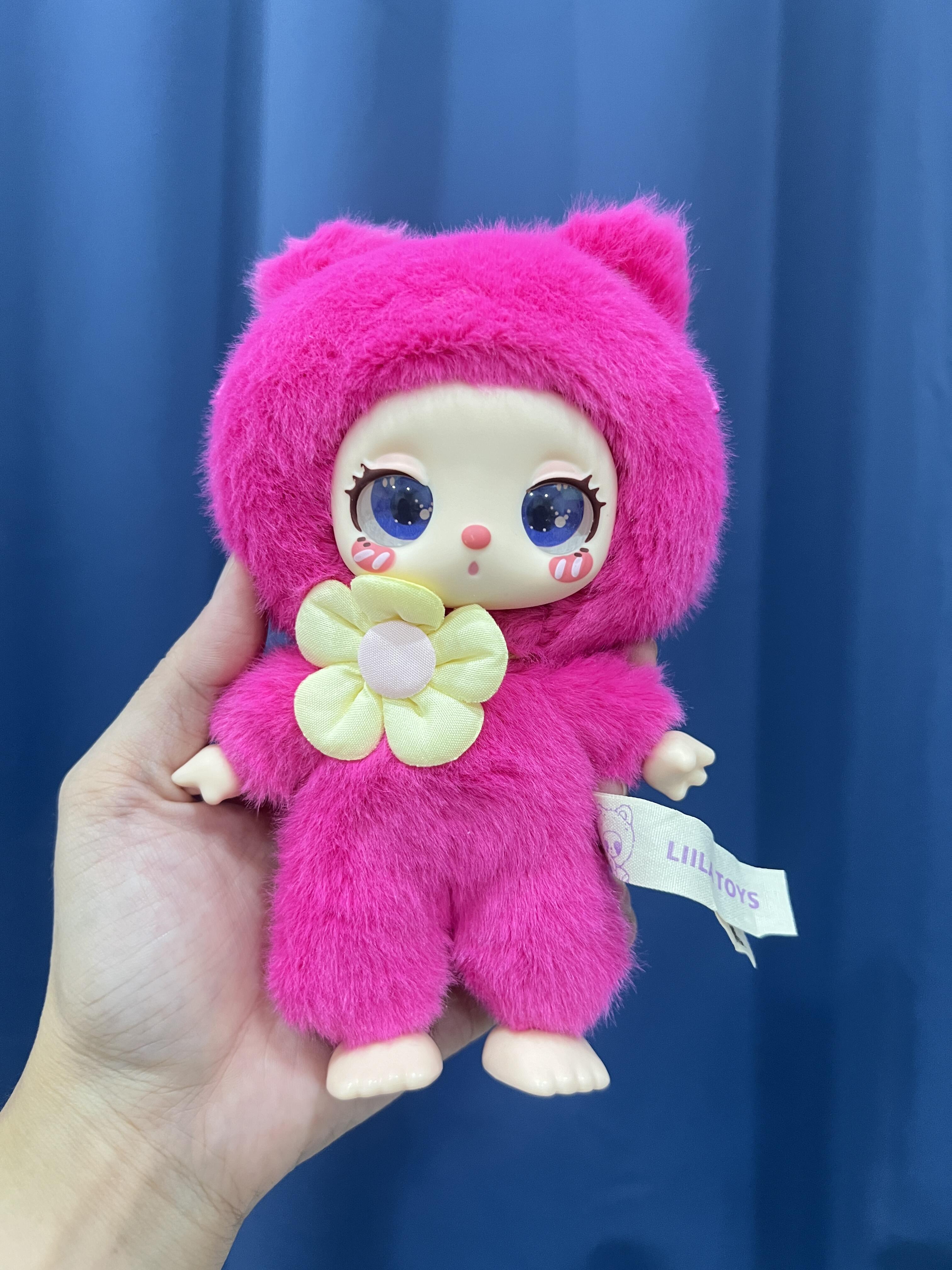 LISM Liila's lucky cat v1 plush toy Doll， Stuffed Anima，Backpack or clothing decoration，Soft Furry Collectibles，Stuffed Animal，