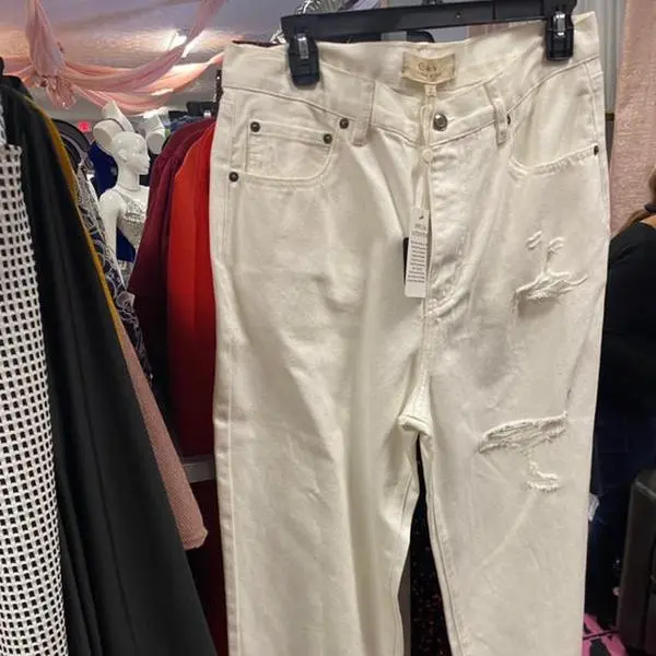 Chelsea& Violet white ripped jeans