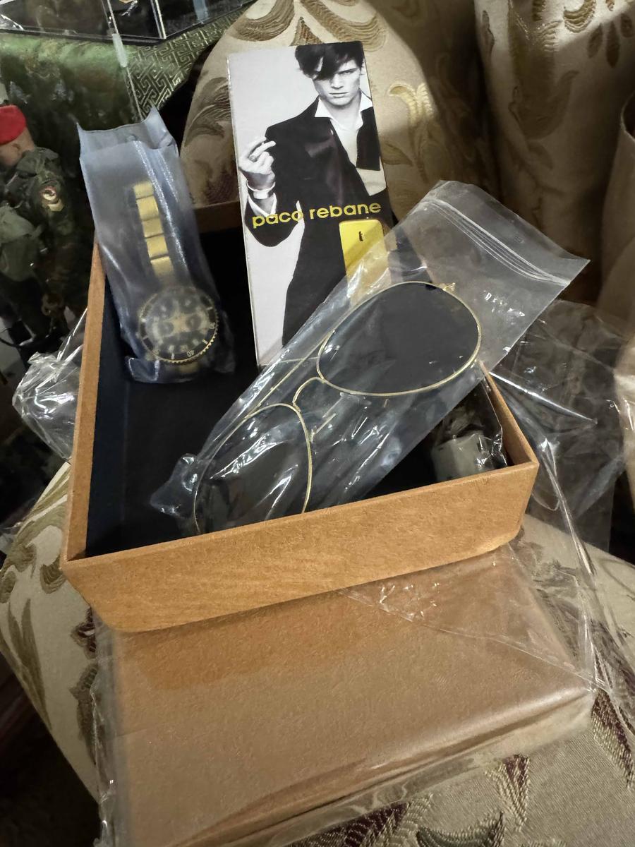 Item: Golden, one size fits all