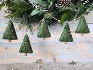 Felt Christmas garland, Scandinavian Christmas ornaments, Handcrafted, Beaded, Green Christmas tree, Wooden beads