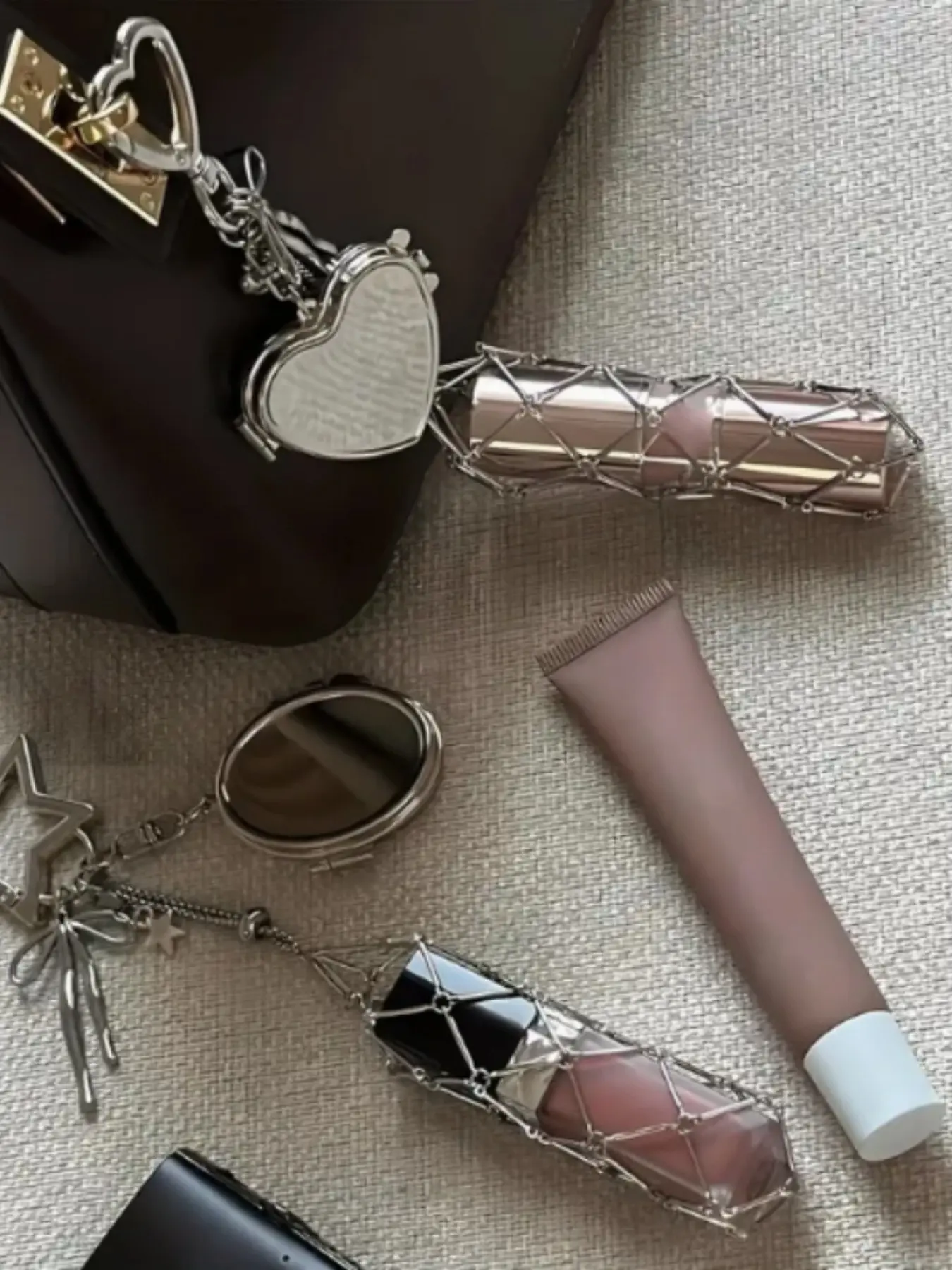 1 Piece Of Stainless Steel Lipstick Holder - Fashionable Lipstick Storage Mirror Box, Small Lipstick Bag Keychain With Glitter Crystal, Lipstick Box Keychain, Fashionable Bag Accessory, Travel Essentials, Cosmetics Storage Box, Mini Storage Box.