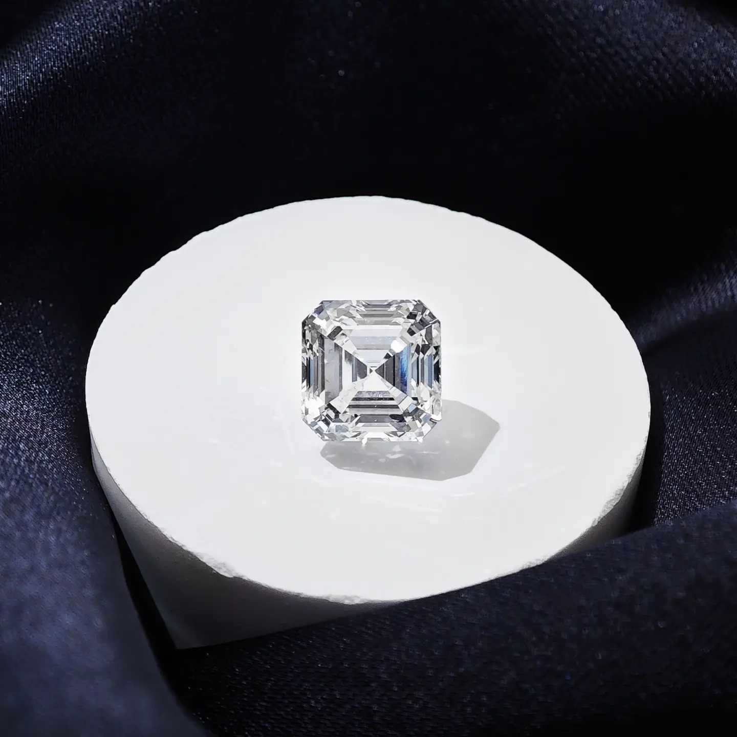 IGI Certified Asscher Cut Lab-Grown Diamond - 3.10 Carat - E Color - VS1 - LG800675835