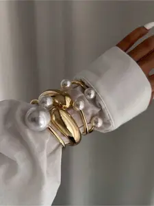 1 Pc Luxe Dome Cuff Bracelet , Faux Pearl Decor Chunky Metal Bangles Set , Hinged Design Metal Cuffs Bangles Jewlery for Daily Wear , Golden Color Metal Bracelets, Fashionable Jewelry, Elegant Jewelry Bracelet