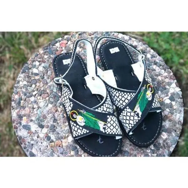 Huarache Cruzado Bordado San Judas Tadeo Boy's Summer Footwear Handcrafted Leather Sandals with Nail Decor for Men