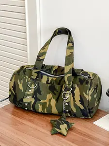 Street style camouflage Boston bag, personalized rivet decorated handbag, trendy sports style shoulder bag, versatile and large capacity, suitable for shopping and street photography, hot girl motorcycle style, fashionable bags, etc.
