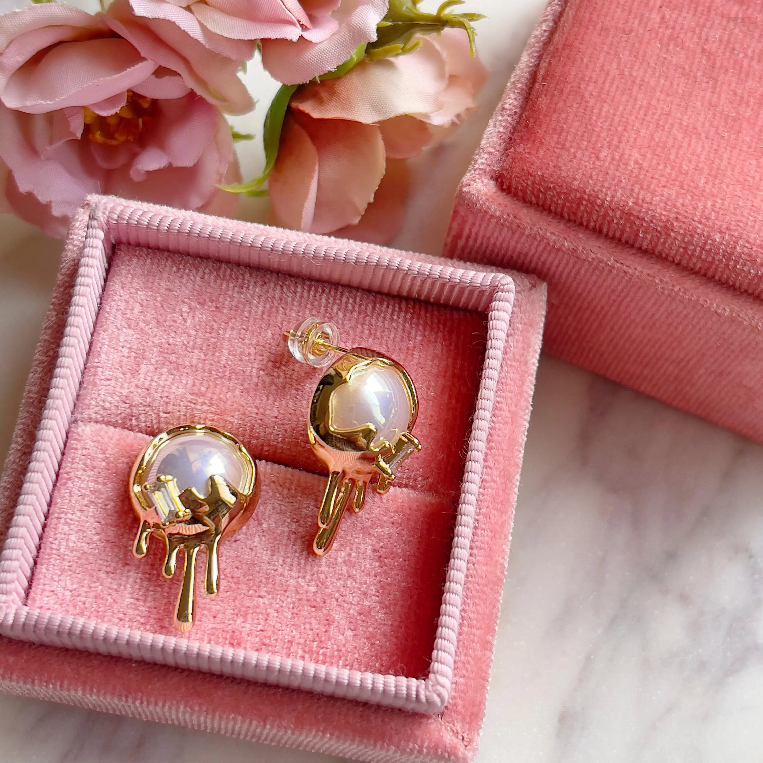 Pearl Melt Stud earrings